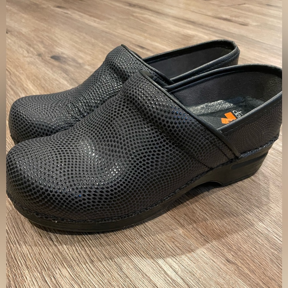 Black sparkle dots Danskos xp size 37 or 7 women’s